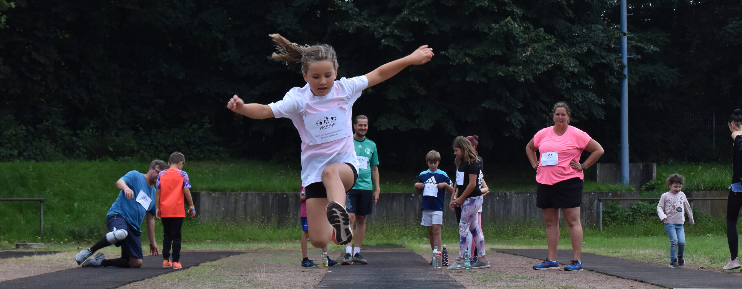 Spatenstich zum Platzumbau